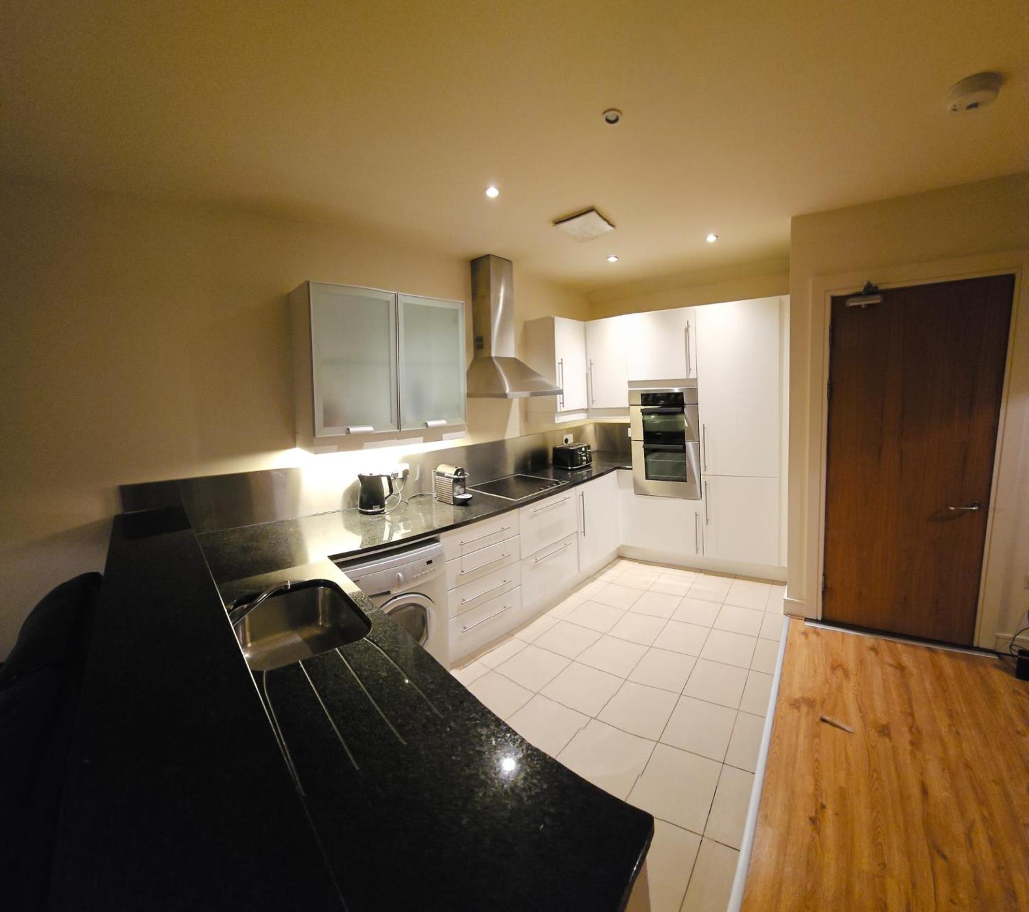 Penthouse Apartment Килкени Екстериор снимка